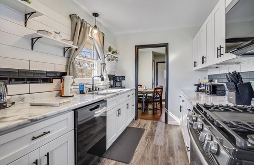 Richfield House | 4BR Near MOA & MSP | Game Room + Fenced Yard, Group Ready - Parking for 4 cars