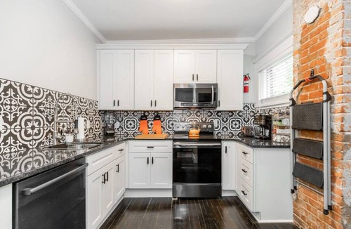 South Hyde Park House | 5 Bedroom Group Stay | Private Bath Every Room