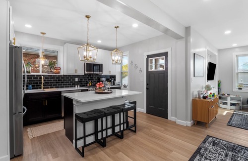 Northampton House | 5 BR. The LOU on LAWN! Welcome to a NEWLY renovated home in the HEART of STL!