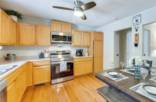 Twin Lakes House | 5 Houses to Elizabeth Lake! Family Getaway w/Yard