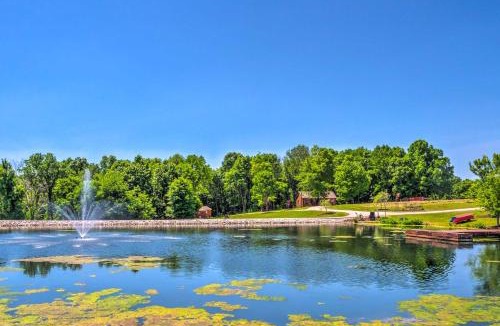 Lindseyville House | 50-Acre Farm w/Fishing Pond! Cabin in Brownsville