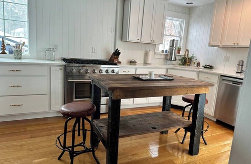 Bluffton House | 6 Bedroom Historic Home 5 min walk to Beach!