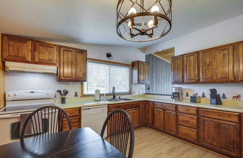 White Pine House | 6 Mi to Lake Superior! All-Season Family Retreat