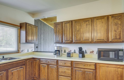 White Pine House | 6 Mi to Lake Superior! All-Season Family Retreat