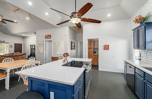 Kingston House | 6Bdrm Beach Firepit Launch close Pets ok