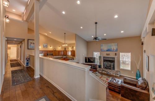 Pepin Apartment | 6BR Group Stay Near Lake Pepin w 2 Kitchens - Driftwood Condos