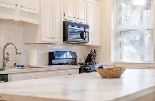 Tower Grove South House | 7BR Luxury Living 1st Floor Primary ABODEbucks