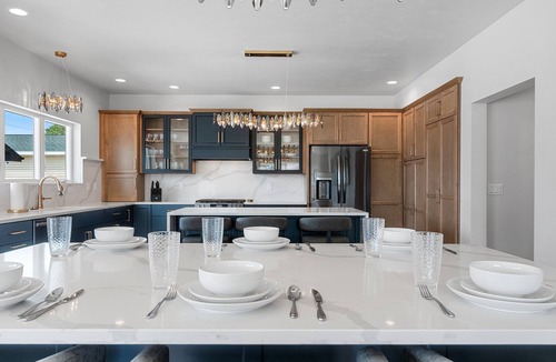 Green Bay House | 7BR Luxury Penthouse with Heated Pool