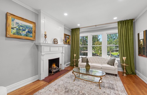 Detroit House | A charming 5 bedroom home located in the historic district of downtown Detroit