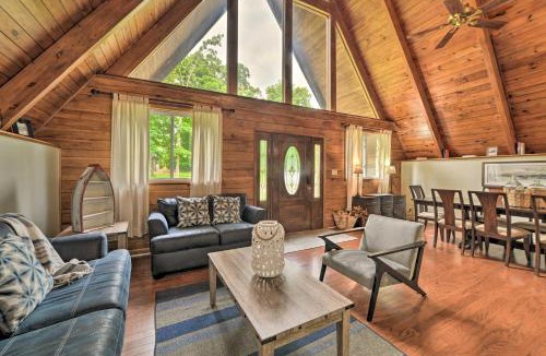 Benton House | A-Frame Cabin w/Hot Tub, Walk to Kentucky Lake!