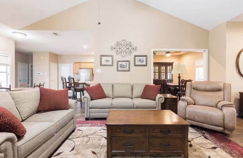 Ruston House | A quiet place to relax with family and close enough to everything you need.