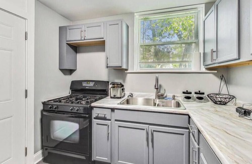 South Chicago House | Adorable 1-bedroom building with AC in beautiful Chicago