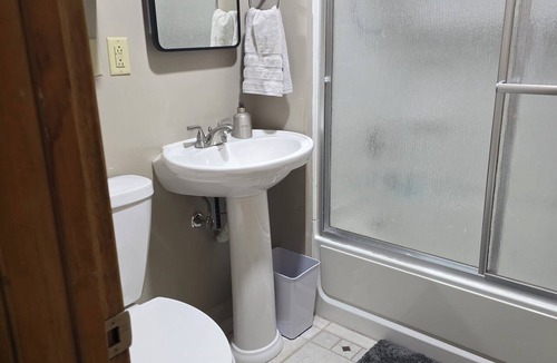 Pleasant Prairie House | Adorable 2-bedroom house with AC in Kenosha perfect for relaxing,