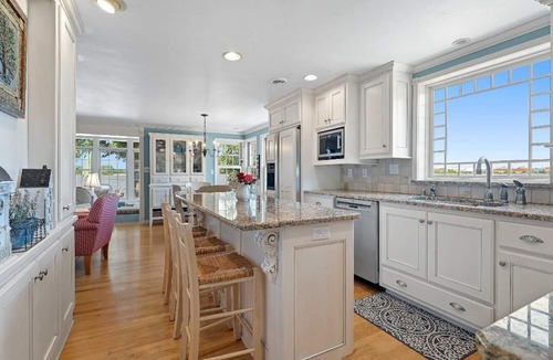 Allouez House | Adorable 3 Bedroom Home on Fox River Near Lambeau Field for Rent