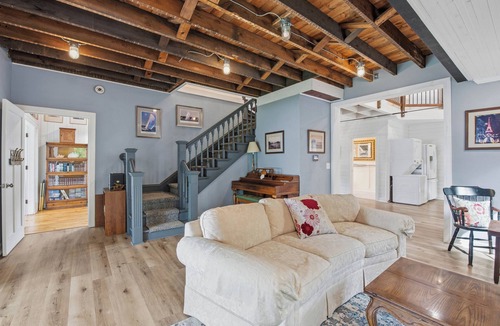 Colgate House | Adorable and completely renovated 4+ bedroom lake house on Pewaukee Lake, WI.