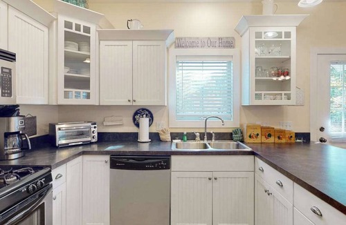 Empire House | Adorable farmhouse style home with washer/dryer, central AC, deck - near lake