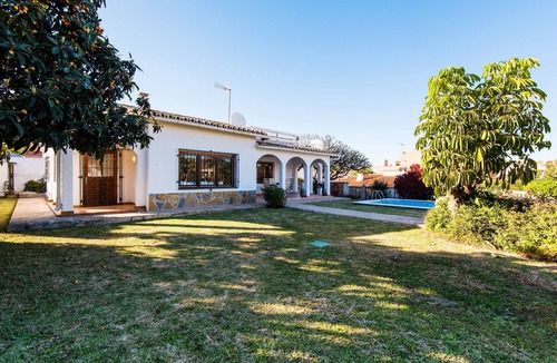Torremolinos House | Air-Conditioned Home On the Beach with Pool, Terrace, Garden & Wi-Fi