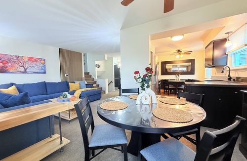 Madison Heights House | ALL NEW/Large Patio/HotTub/FirePit Sleeps 11