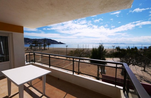 Santa Margarida Apartment | Amazing apartment on the seafront in Roses Inmosantos Oasis A1