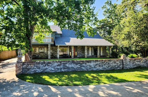 Ruston Apartment | Amazing Queen Suite w/Private Full Bathroom plus we have 3 Add'l rooms available