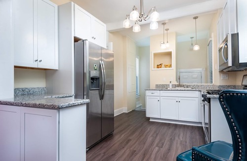 South Haven House | Americana. Large Historic Home. Dogs Welcome. Walk to Downtown and Beach!