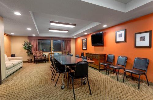 Hartford Hotel | AmericInn by Wyndham Hartford WI