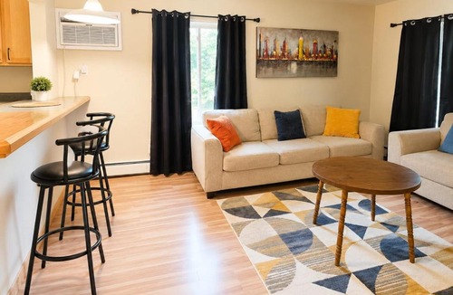 Ann Arbor Apartment | Ann Arbor Downtown Access - Walk to Stadium, Major Hospitals & Restaurants