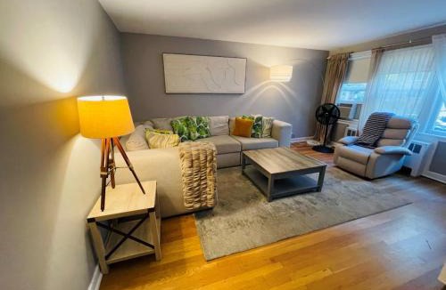 Evanston Apartment | Apartment Home close to NWU & Hospitals