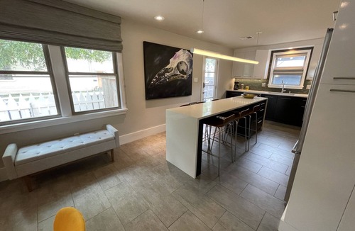 Central Carrollton Association House | Artist Tanner 2-Bed Cottage off the Streetcar Line