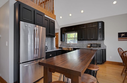 Reed City House | Austin Lake Lodge : Sun, Swim, & Relax – Lakefront Lodge Sleeps 6