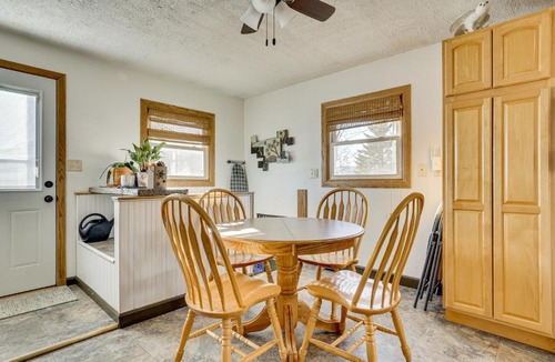 Brownsville House | Authentic Brownsville Farmhouse: 1 Mi to River!