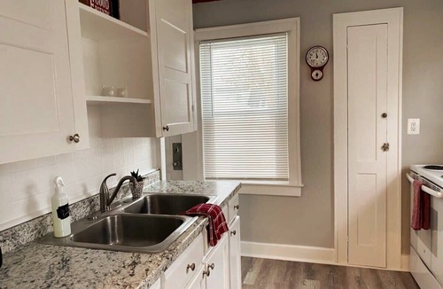Pontiac House | AutoManiac spot in the heart of Pontiac/3 beds 2 baths