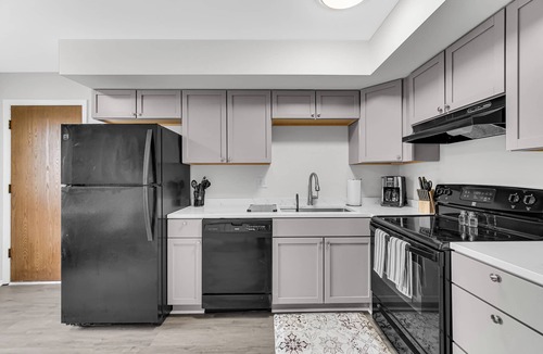 Munster Apartment | AVAIL 4/2/27- 2BED CONDO by Hospital & Chicago