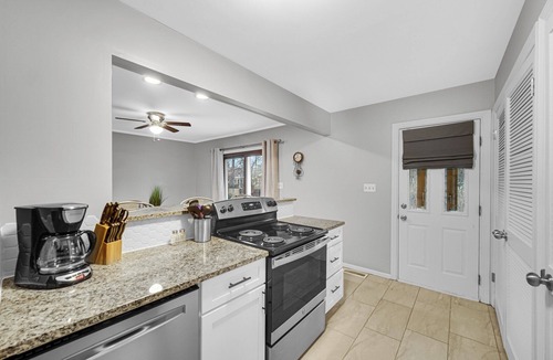 Merrillville House | AVAIL 8/25- Merrillville condo hospitals & shops