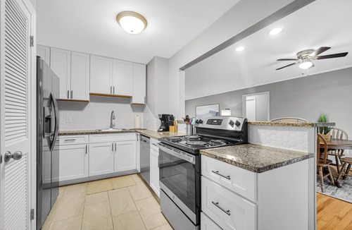 Merrillville House | AVAIL 8/25- Merrillville condo hospitals & shops