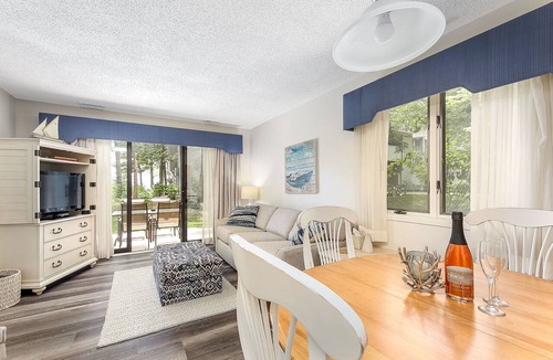 Acme Condo | 🏖️ Bayfront Shores Condo | Private Beach Sunset Views ➠ 5682