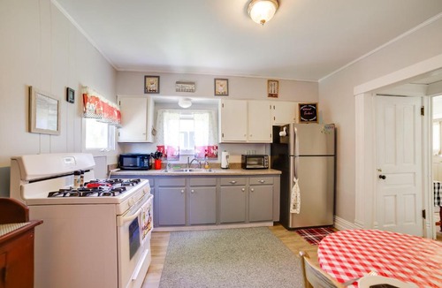 Adrian House | BBQ, Fire Pit & Yard: Family Home in Adrian