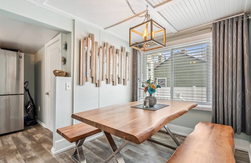 Bluffton House | Beach Cottage Steps from the water