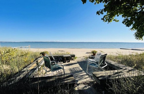 Forest Beach House | Beach Retreat