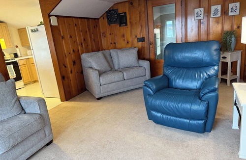 Lodi Cottage | Beautiful 2-bedroom Lake Cottage with AC in charming Lodi WI. Private Pier