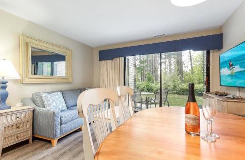 Acme Apartment | Beautiful 2 Bedroom Lakeside Condo at The Shores