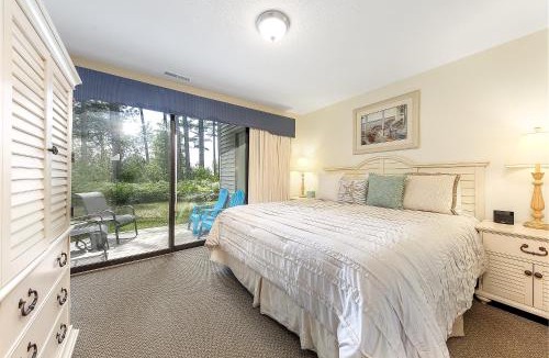 Acme Apartment | Beautiful 2 Bedroom Lakeside Condo at The Shores