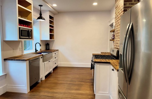Newton House | Beautiful 3 bedroom, 3 1/2 bath home in the Heart of Newton -Bauer Haus-