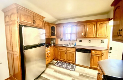 Milwaukee House | Beautiful 3-bedroom house with AC - pool table, mini gym in welcoming Milwaukee
