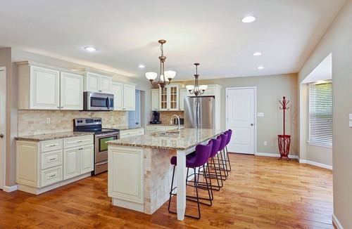 O'Fallon House | Beautiful Family Retreat w/Amazing Movie Theater