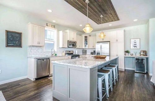 Miami Park House | Beautiful home close to beach with deck, patio, firepit, WiFi, & gas fireplace