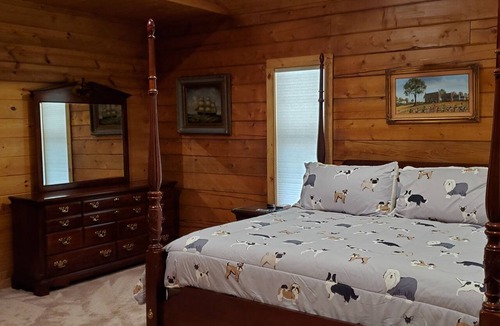 Woodville Cabin | Beautiful Montana Spruce Log Home in Historic Antiques Corridor