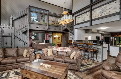 Cable Cabin | Beautiful private lodge set on 40 acres!