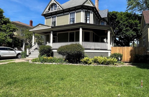Oak Park House | Beautiful, spacious 5-bedroom house in downtown Oak Park very close to Chicago