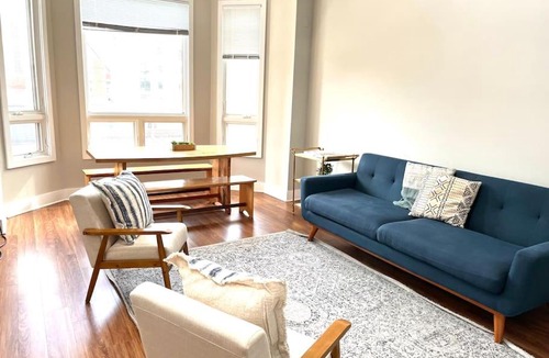 River North Apartment | Beautiful Unit CHI in Prime River North - top floor